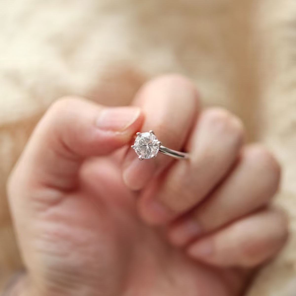 Why a 2 carat diamond is the perfect statement piece