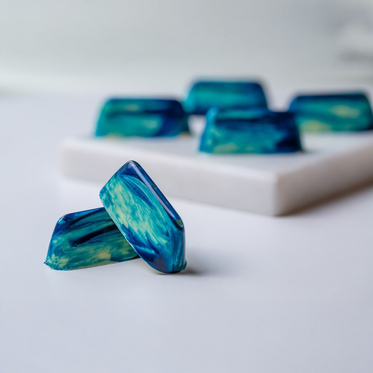 lapis lazuli, lapis lazuli symbolism, lapis lazuli modern uses