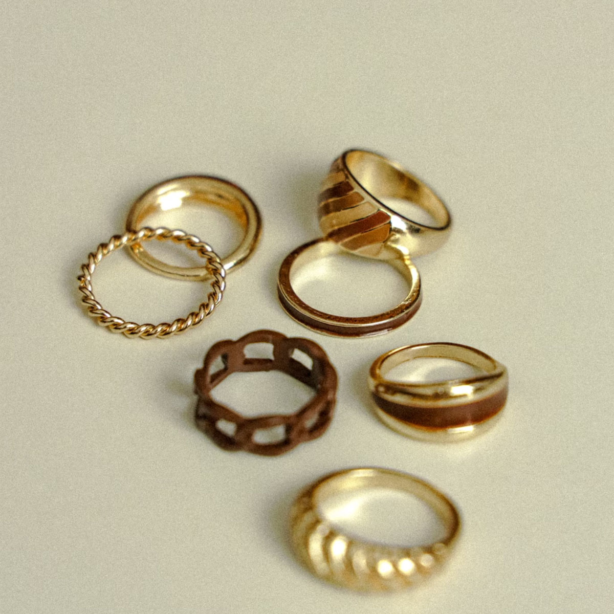 proposal rings UK, temporary engagement ring, placeholder engagement ring, rent an engagement ring, ethical engagement ring, proposal ring services UK, engagement ring trends 2025, lab-grown diamond rings, joint engagement ring shopping, engagement ring alternatives